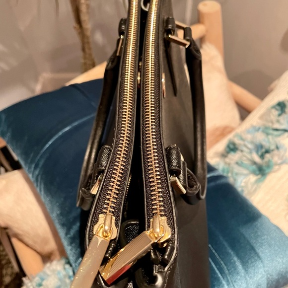 TORY BURCH Robinson mini tote in black - Picture 4 of 8